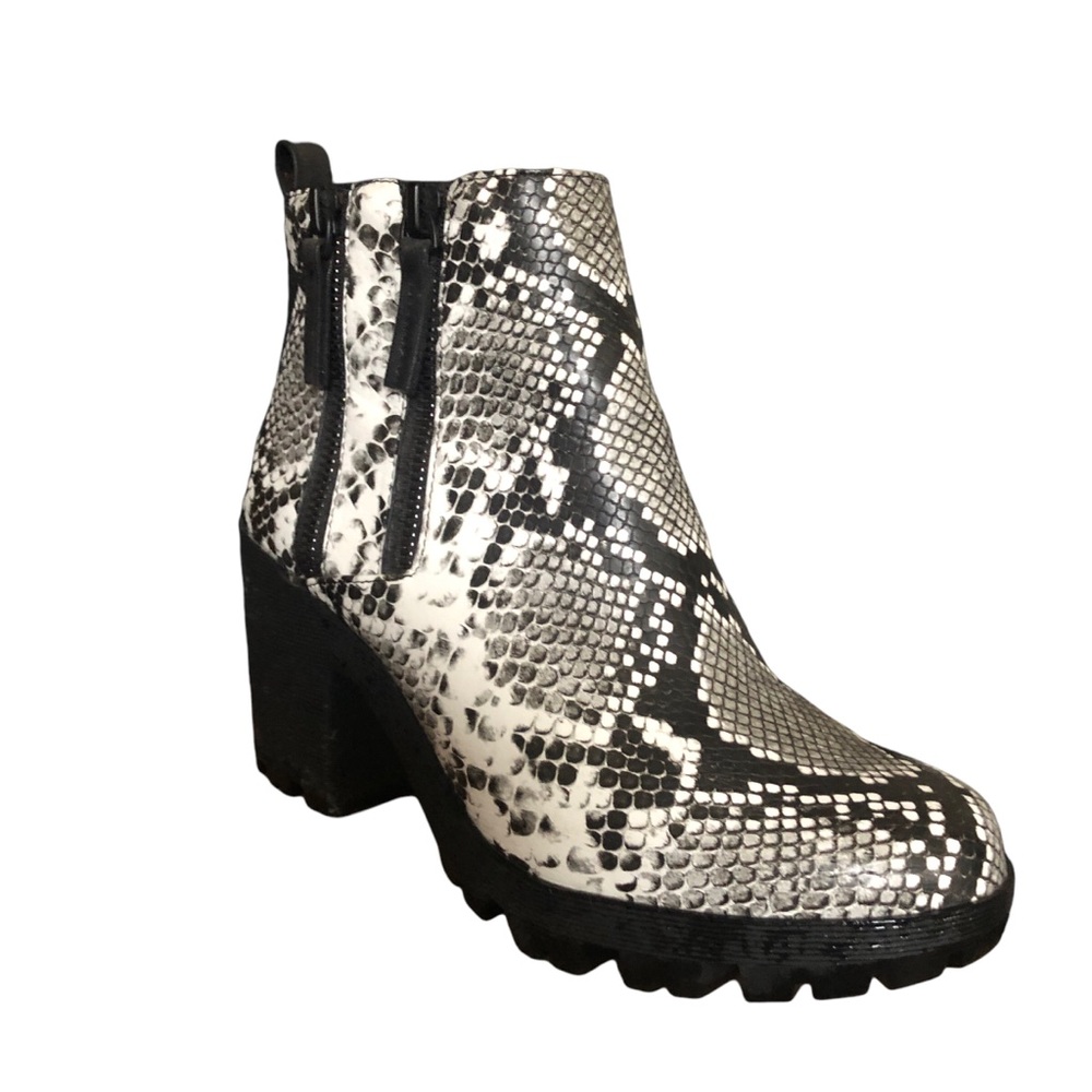Mix No. 6 Snake Print Ankle Booties Size 7.5
